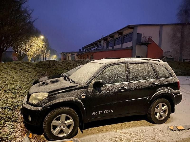 Schwarz Gebraucht 2005 Toyota RAV4 SUV | 5.999 € (Etwas zu teuer) - Bild 1/4