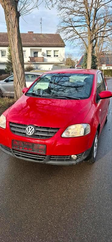 Rot Gebraucht 2010 VW Fox Style Kleinwagen | 1.600 € (Guter Preis) - Bild 1/4