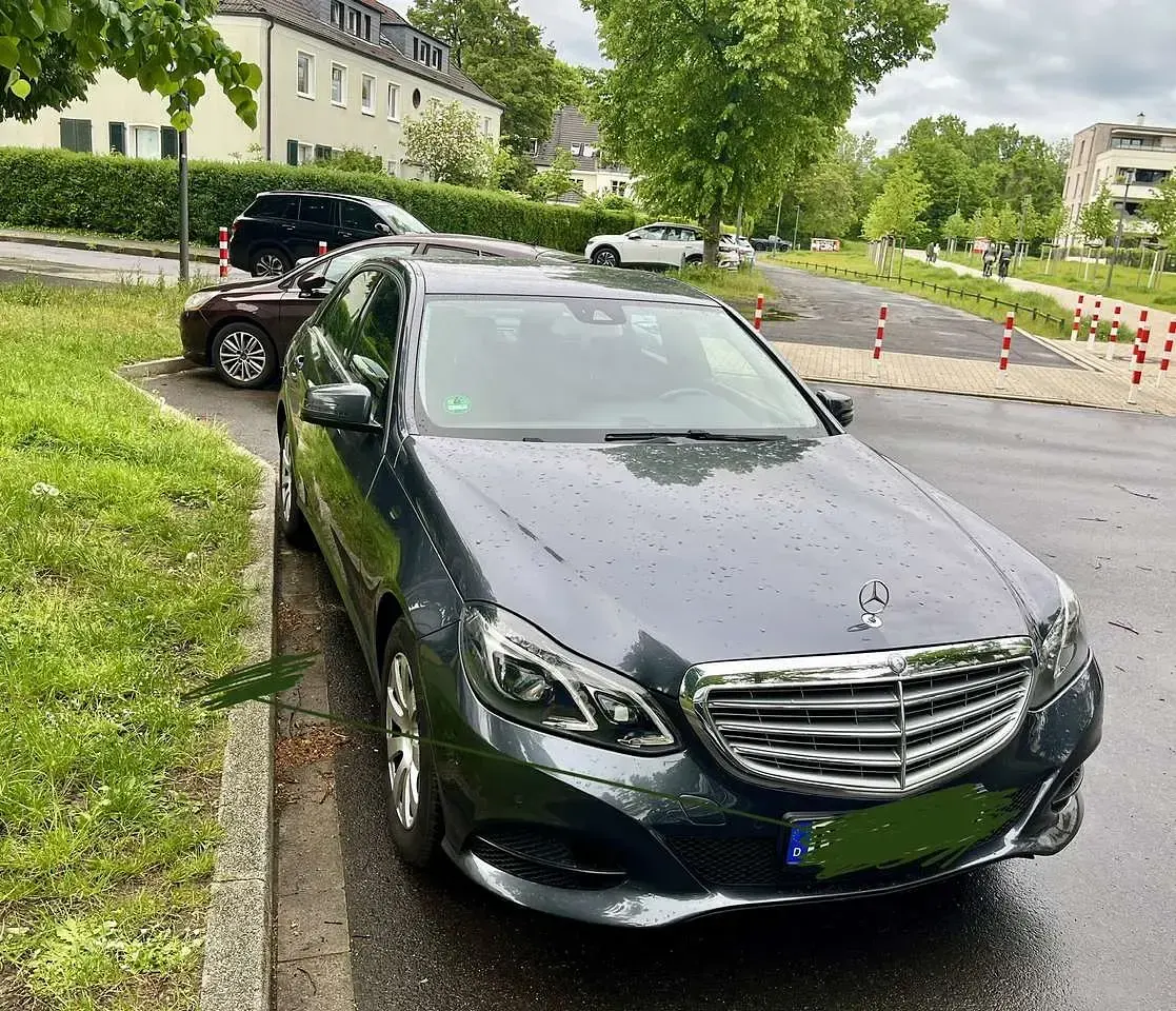 Gebraucht Mercedes E220 Edition 170 PS (125 kW) 2014 Grau Limousine