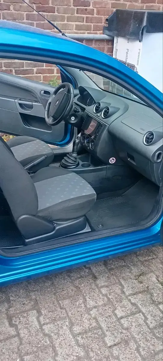 Gebraucht Ford Fiesta 80 PS (58 kW) 2004 Blau Kleinwagen