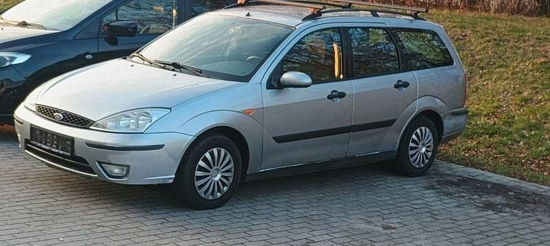 Gebraucht Ford Focus Trend 116 PS (85 kW) 2004 Silber Limousine