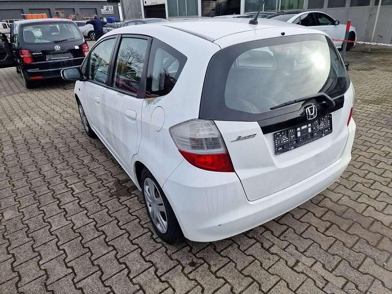 Gebraucht Honda Jazz Trend 90 PS (66 kW) 2011 Taffeta white Kleinwagen