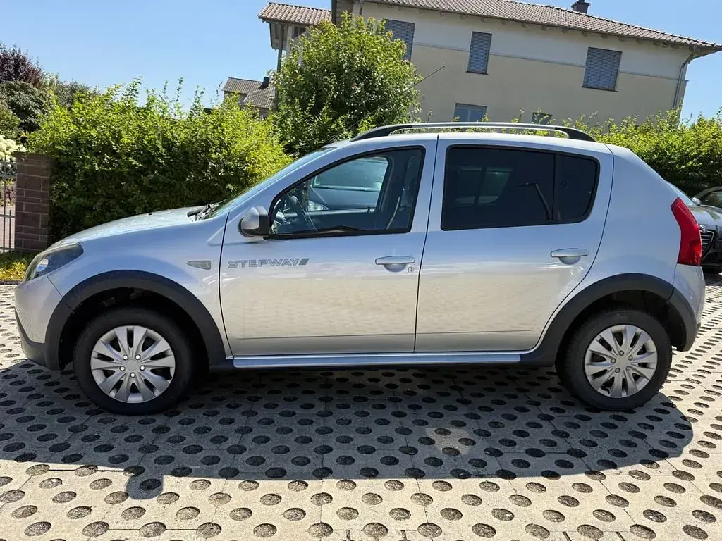 Gebraucht Dacia Sandero Stepway 87 PS (63 kW) 2010 Silber Limousine
