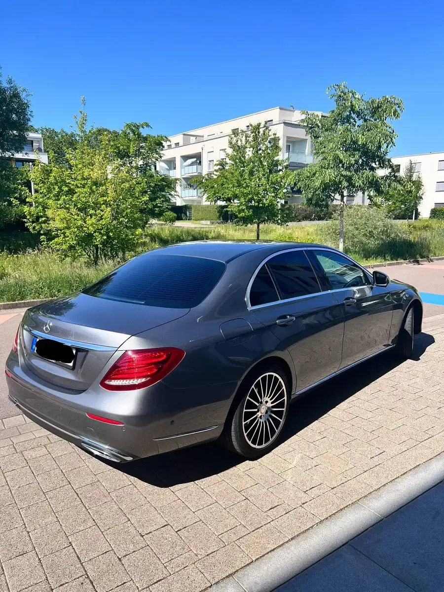 Gebraucht Mercedes E220 197 PS (144 kW) 2016 Grau Limousine