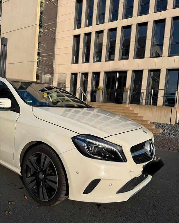 Gebraucht Mercedes A180 Edition 109 PS (80 kW) 2017 Weiß Limousine