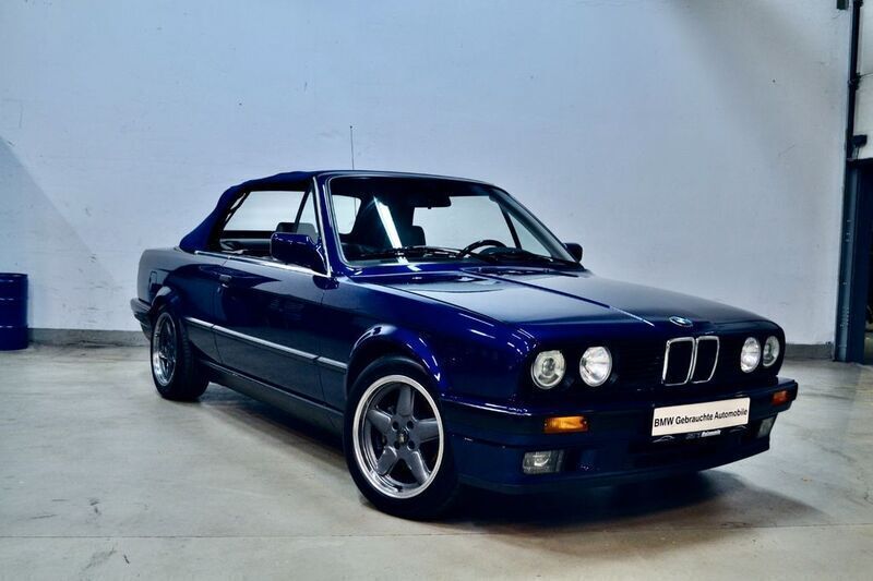 Blau Gebraucht 1991 BMW 325 Cabriolet Performance Cabrio | 34.900 € - Bild 1/4