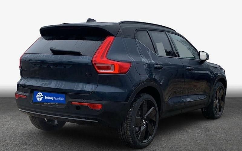 Neu Volvo XC40 Plus 163 PS (119 kW) 2026 Blau SUV