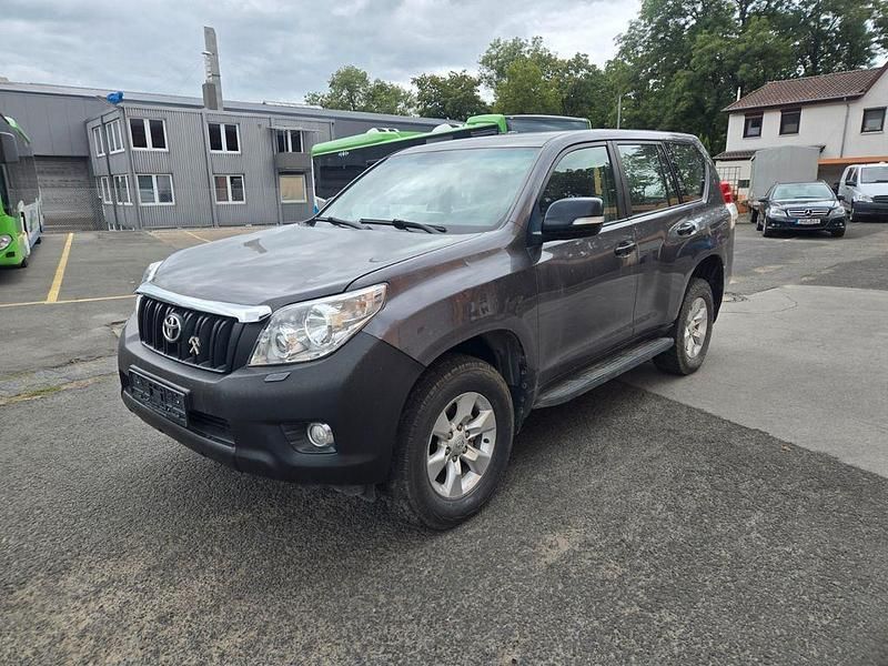 Grau Gebraucht 2010 Toyota Land Cruiser SUV | 15.950 € - Bild 1/4