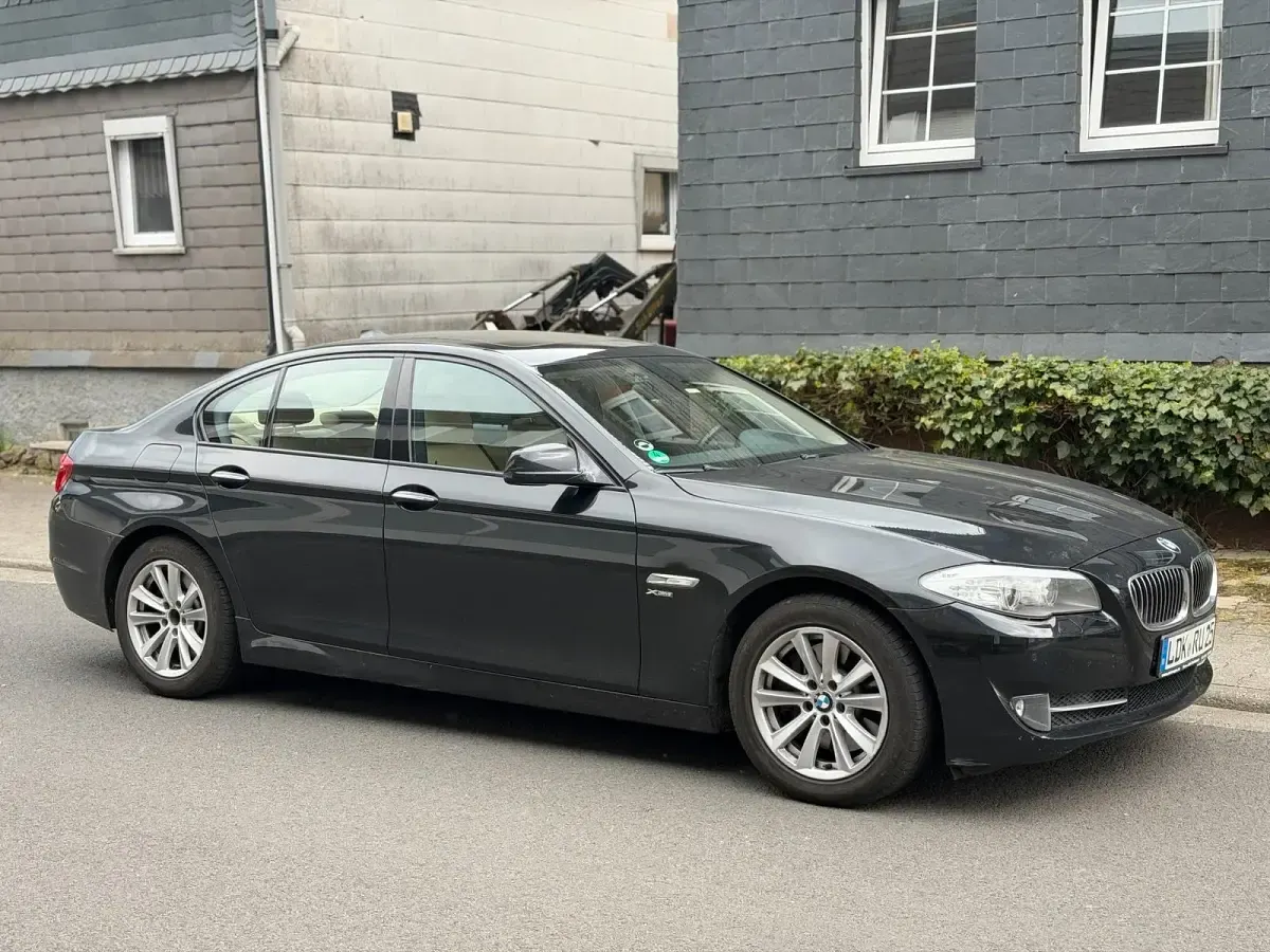 Używany BMW 530 258 KM (189 kW) 2011 Czarny Sedan/Limuzyna
