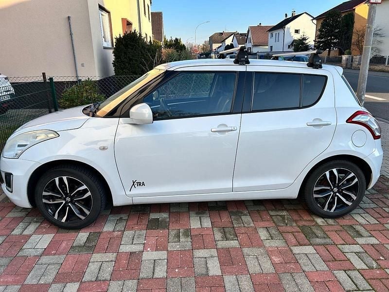 Weiß Gebraucht 2015 Suzuki Swift X-TRA Kleinwagen | 6.500 € (Fairer Preis) - Bild 1/4