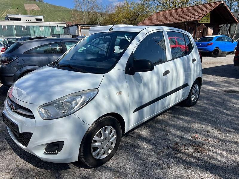 Gebraucht Hyundai i10 Edition 69 PS (50 kW) 2012 Weiß Kleinwagen