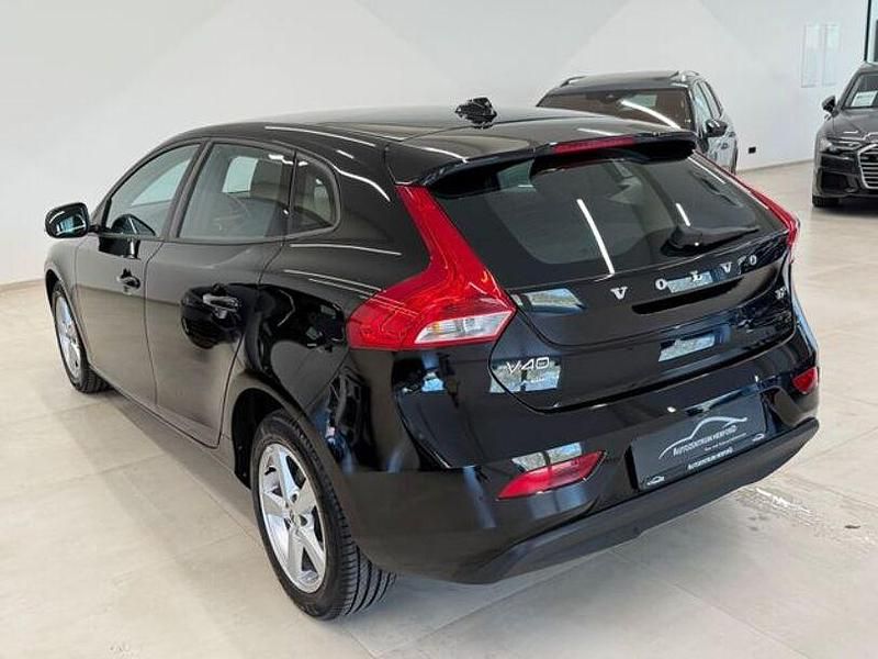 Gebraucht Volvo V40 Kinetic 122 PS (89 kW) 2016 Schwarz Limousine