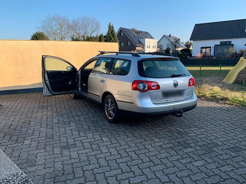Gebraucht VW Passat 140 PS (102 kW) 2010 Silber Kombi