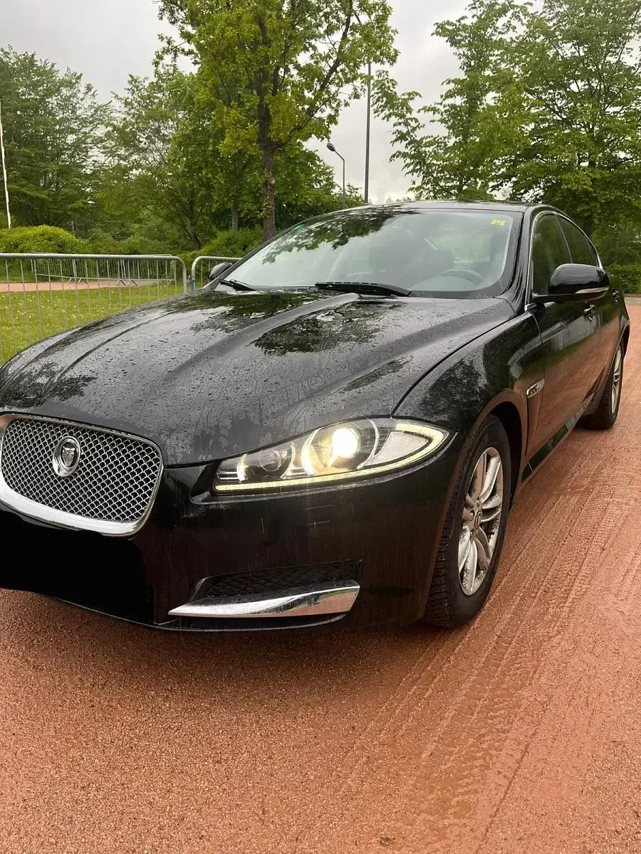 Gebraucht Jaguar XF Luxury 190 PS (139 kW) 2012 Schwarz Limousine