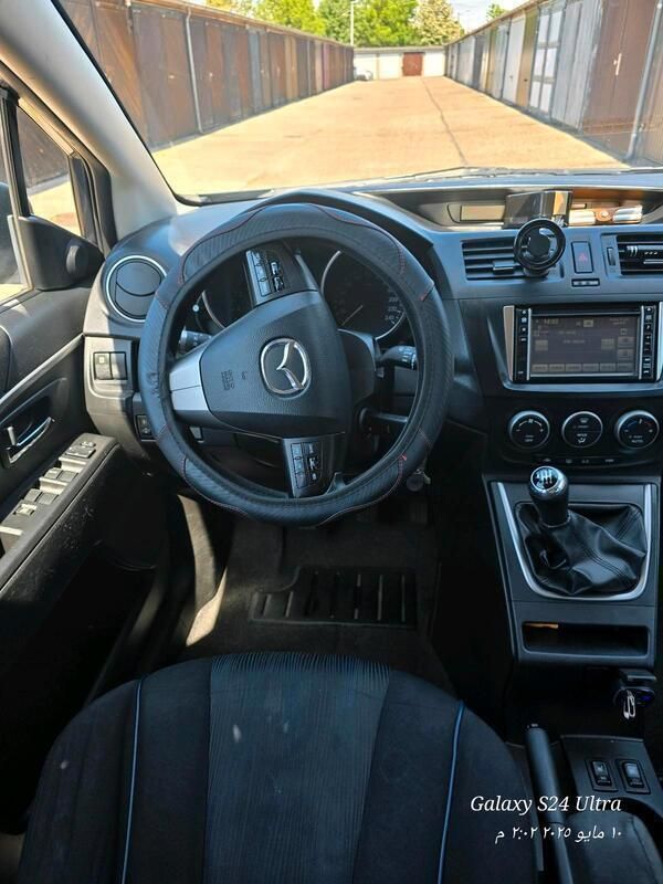 Grau Gebraucht 2011 Mazda 5 Van / Kleinbus | 4.399 € - Bild 1/4
