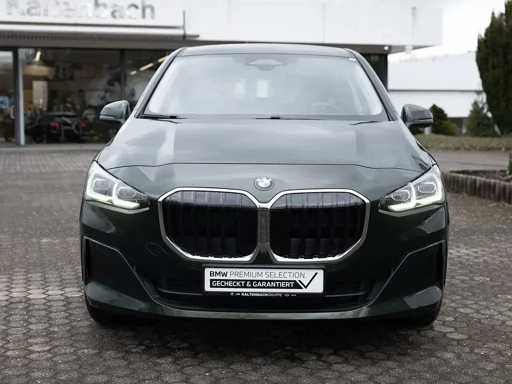 Gebraucht BMW 220 Active Tourer Efficient Dynamics 170 PS (125 kW) 2025 Grün Van / Kleinbus