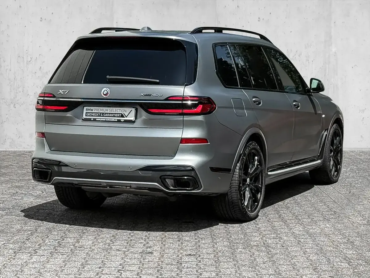 Gebraucht BMW X7 M Sport 360 PS (264 kW) 2023 Silber SUV