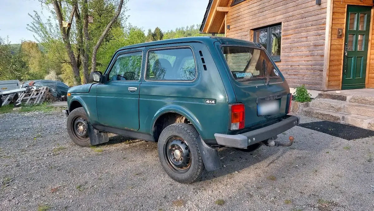 Gebraucht Lada niva 84 PS (61 kW) 2010 Grün SUV