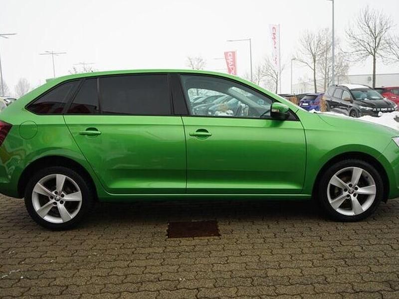 Gebraucht Skoda Rapid Ambition 95 PS (69 kW) 2017 Grün Kleinwagen