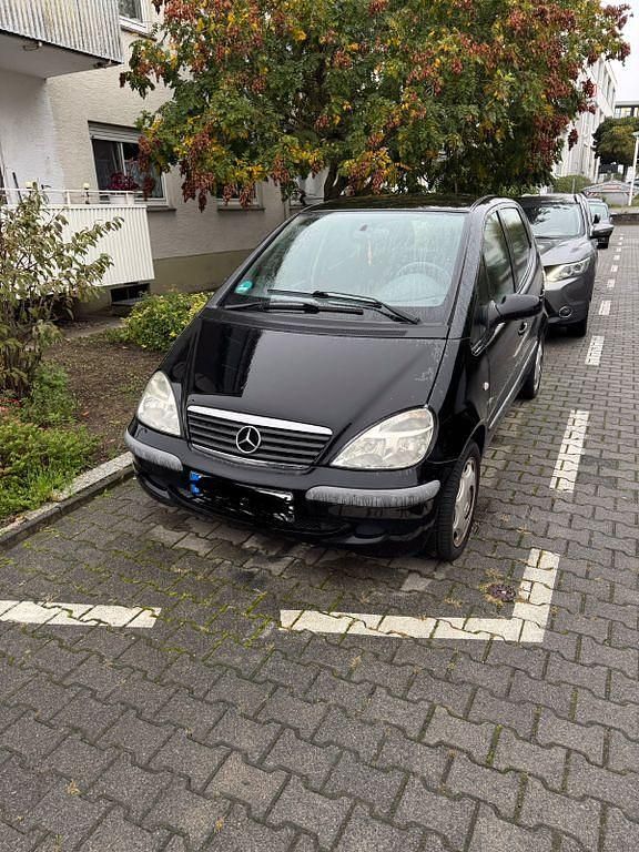 Schwarz Gebraucht 2002 Mercedes A160 Avantgarde Van / Kleinbus | 1.200 € (Fairer Preis) - Bild 1/4
