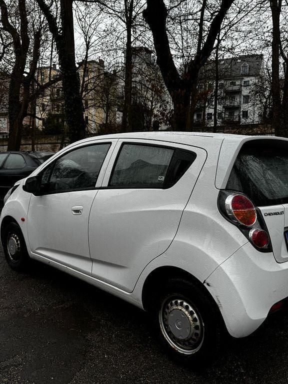 Gebraucht Chevrolet Spark 68 PS (50 kW) 2011 Weiß Kleinwagen