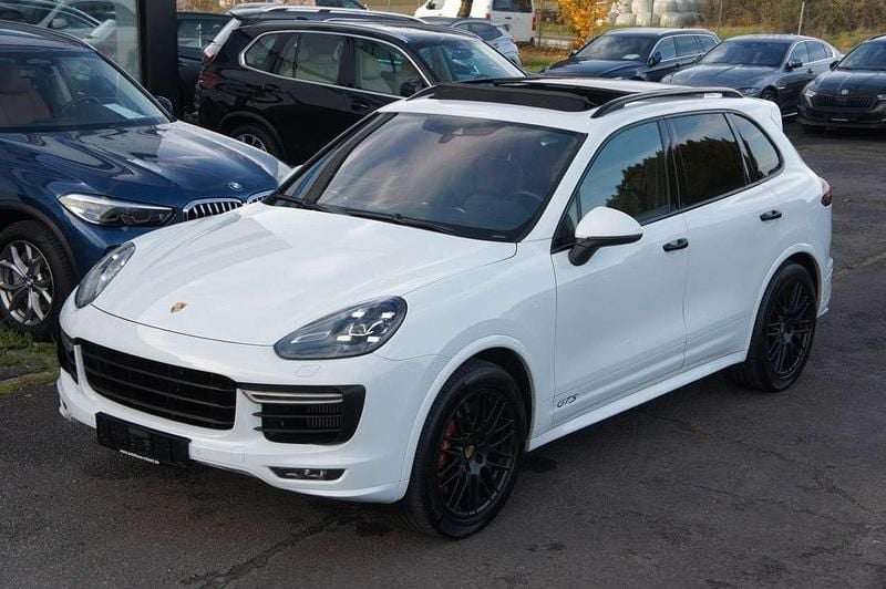 Carraraweiss/gletscherweiss Gebraucht 2017 Porsche Cayenne GTS Chrono SUV | 39.999 € (Fairer Preis) - Bild 1/4