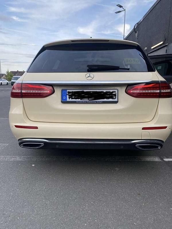 Gebraucht Mercedes E220 197 PS (144 kW) 2023 Kombi