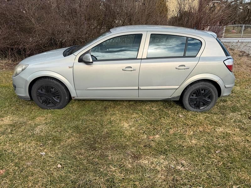Gebraucht Opel Astra 77 PS (56 kW) 2007 Silber Kleinwagen
