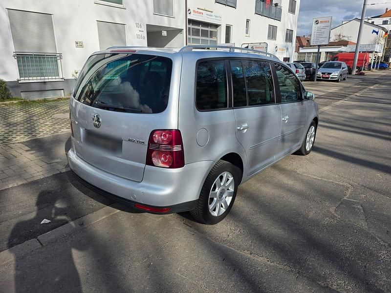 Gebraucht VW Touran 140 PS (102 kW) 2007 Silber Van / Kleinbus