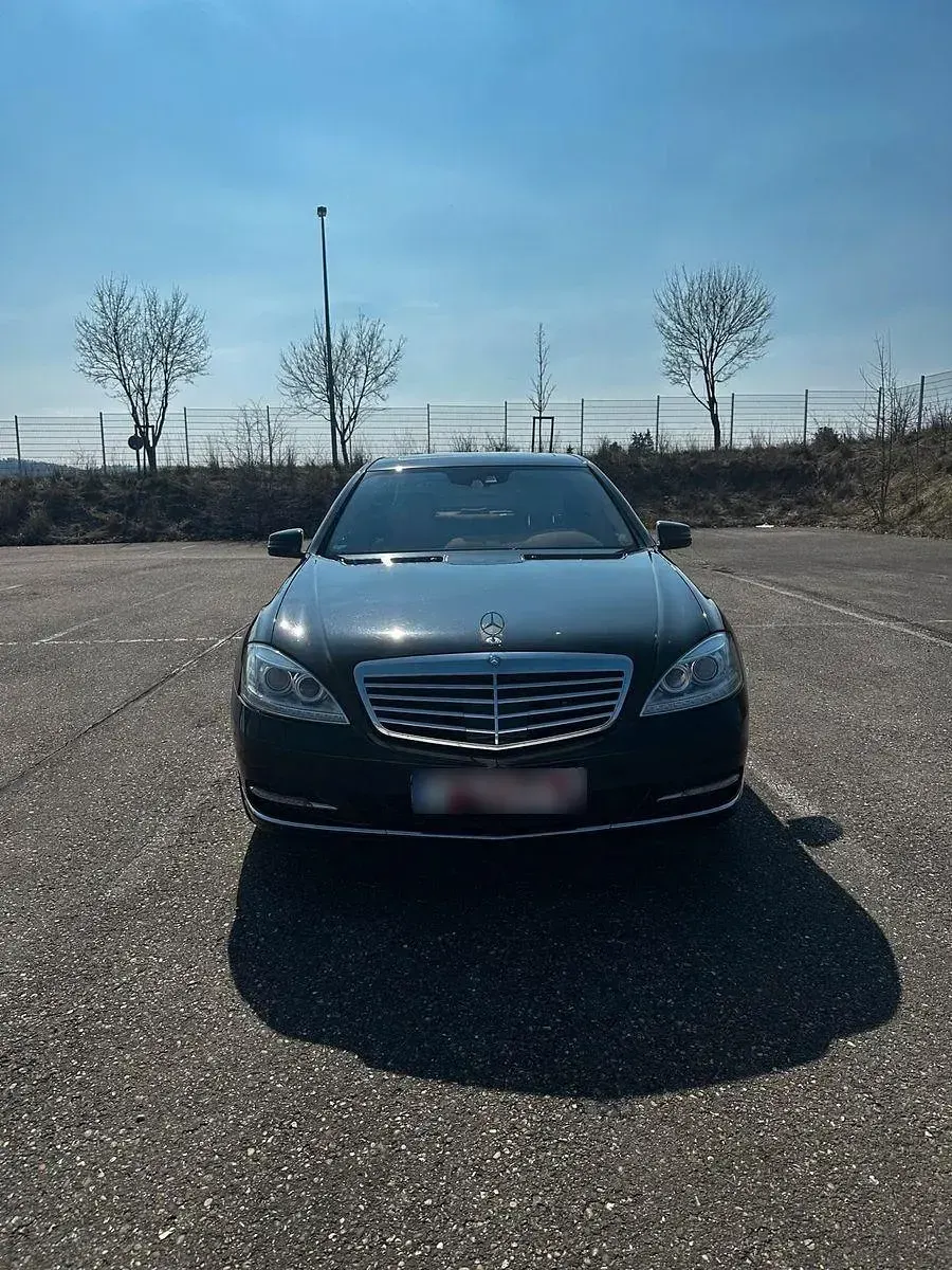 Używany Mercedes S500 435 KM (319 kW) 2011 Czarny Sedan/Limuzyna