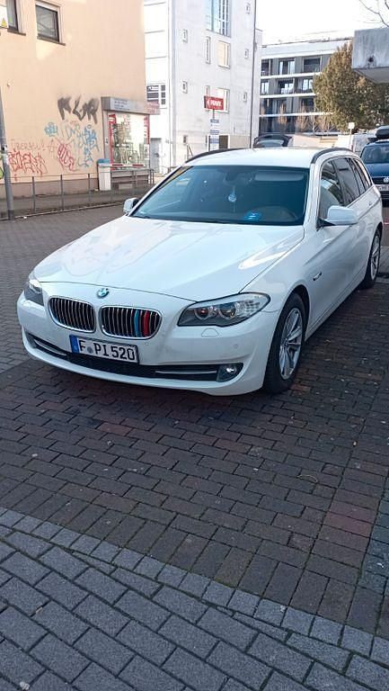 Weiß Gebraucht 2012 BMW 520 Sport Line Kombi | 7.900 € (Guter Preis) - Bild 1/4