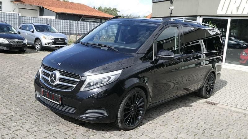 Schwarz Gebraucht 2018 Mercedes V250 Edition Van / Kleinbus | 28.290 € (Guter Preis) - Bild 1/4