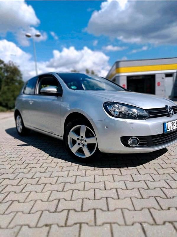 Silber Gebraucht 2011 VW Golf VI Kleinwagen | 7.000 € (Fairer Preis) - Bild 1/4
