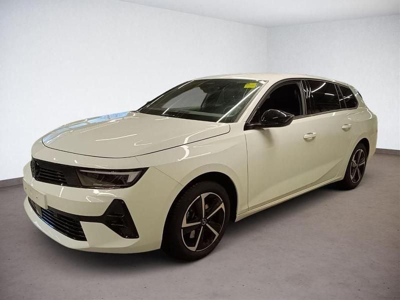 Gebraucht Opel Astra 131 PS (96 kW) 2025 Lack weiss banquise/typ aussenverkleidun Kombi