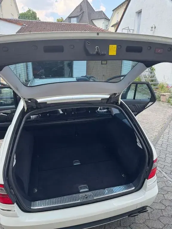 Gebraucht Mercedes E500 Avantgarde 387 PS (284 kW) 2007 Weiß Limousine