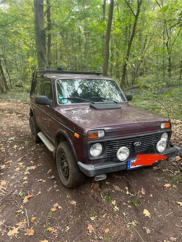 Rot Gebraucht 2010 Lada niva SUV | 6.000 € - Bild 1/4
