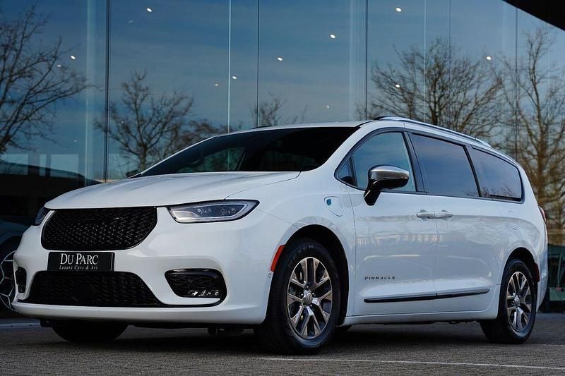 Weiß Gebraucht 2023 Chrysler Pacifica SUV | 62.888 € - Bild 1/4