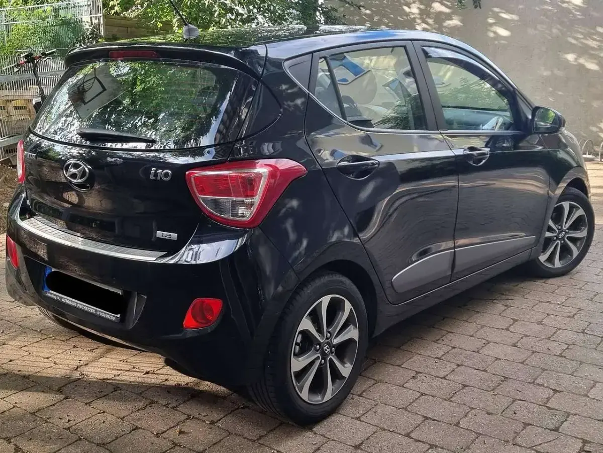 Gebraucht Hyundai i10 Edition 86 PS (63 kW) 2015 Schwarz Kleinwagen