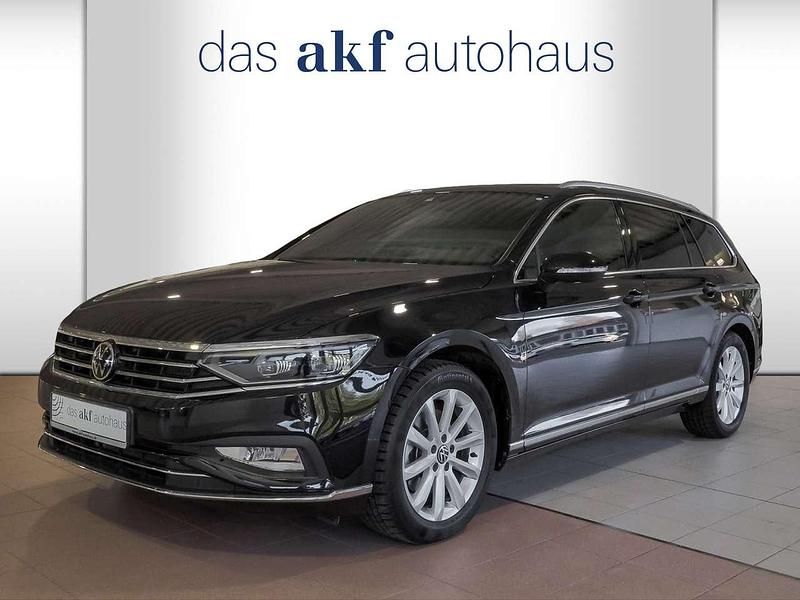 Deep black perleffekt Gebraucht 2023 VW Passat Elegance Kombi | 30.550 € (Teuer) - Bild 1/4