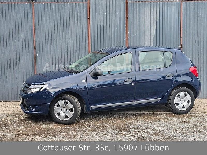 Blau Gebraucht 2015 Dacia Sandero Ambiance Kleinwagen | 5.980 € (Teuer) - Bild 1/4