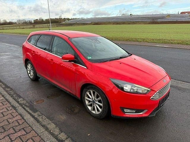 Gebraucht Ford Focus Titanium 120 PS (88 kW) 2018 Rot Limousine