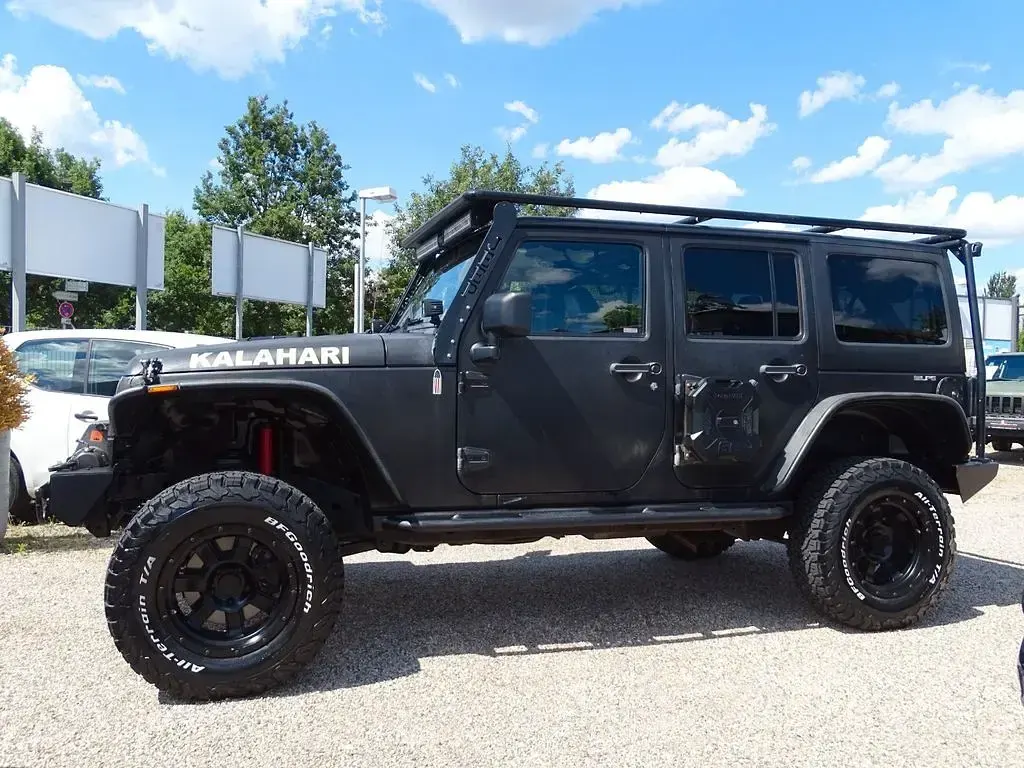Gebraucht Jeep Wrangler Sahara 199 PS (146 kW) 2011 Schwarz SUV