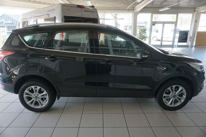 Gebraucht Ford Kuga Titanium 150 PS (110 kW) 2019 Schwarz SUV