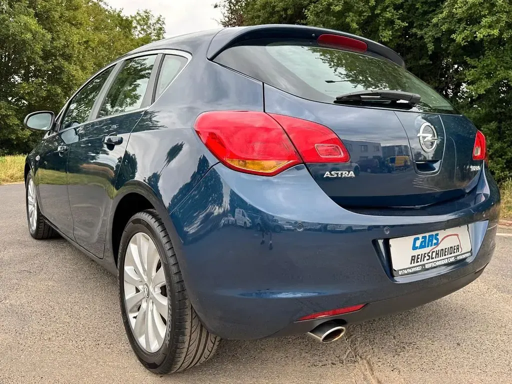 Gebraucht Opel Astra Cosmo 179 PS (131 kW) 2010 Blau Limousine