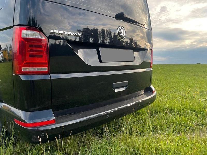 Second-hand VW Multivan Trendline 150 CP (110 kW) 2018 Negru Monovolum