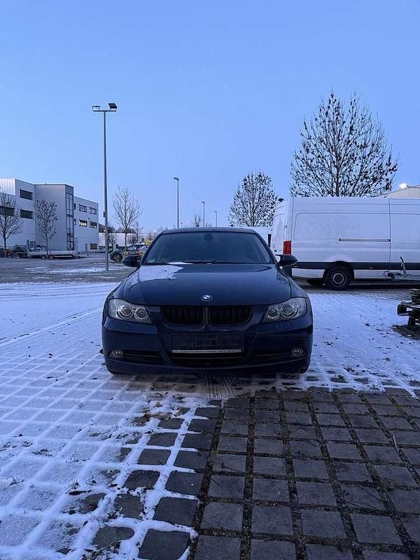 Gebraucht BMW 325 218 PS (160 kW) 2007 Blau Limousine