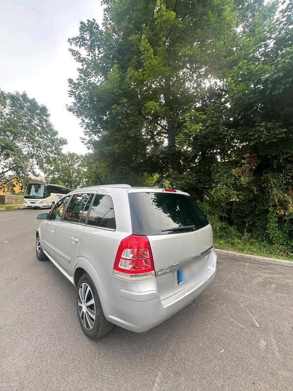 Silber Gebraucht 2009 Opel Zafira Van / Kleinbus | 1.599 € (Superpreis) - Bild 1/4