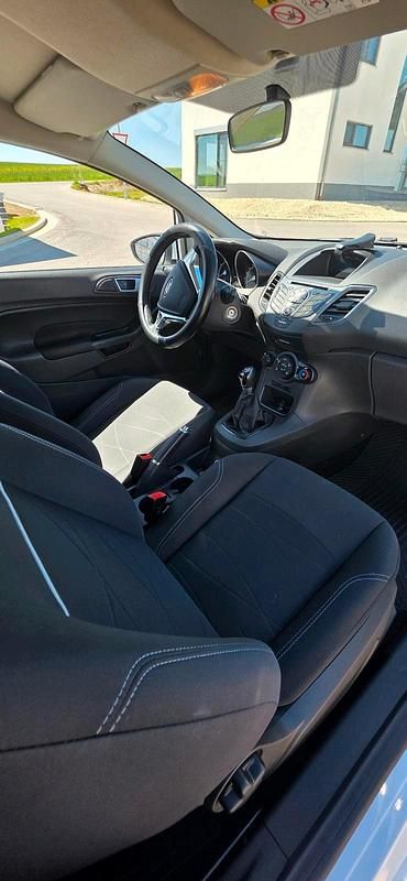 Używany Ford Fiesta 60 KM (44 kW) 2017 Biały Hatchback