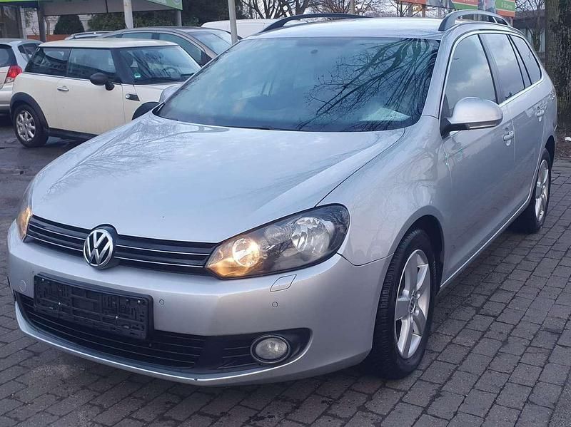 Reflexsilber metallic Gebraucht 2011 VW Golf VI Kombi | 7.950 € (Teuer) - Bild 1/4