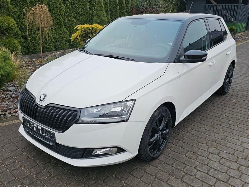 Weiß Gebraucht 2021 Skoda Fabia Ambition Limousine | 12.960 € (Guter Preis) - Bild 1/4
